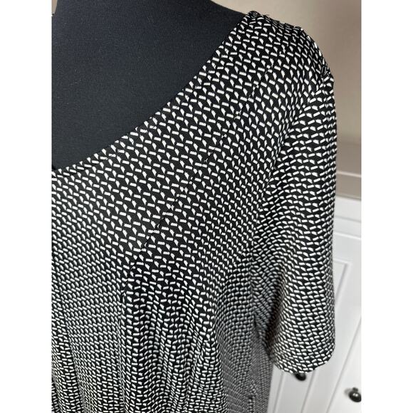 Catherines Plus Size Black White V-Neck Midi Pleated Flowy Dress 1X / 18/20W - Picture 5 of 13